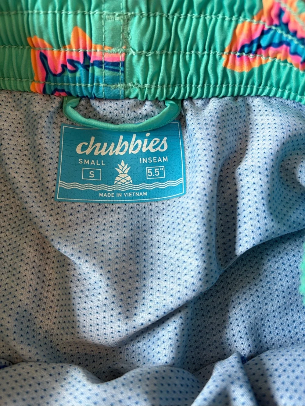 Chubbies Swimming Shorts Men’s Small Shark Water Teal Trunks 5.5 inch inseam